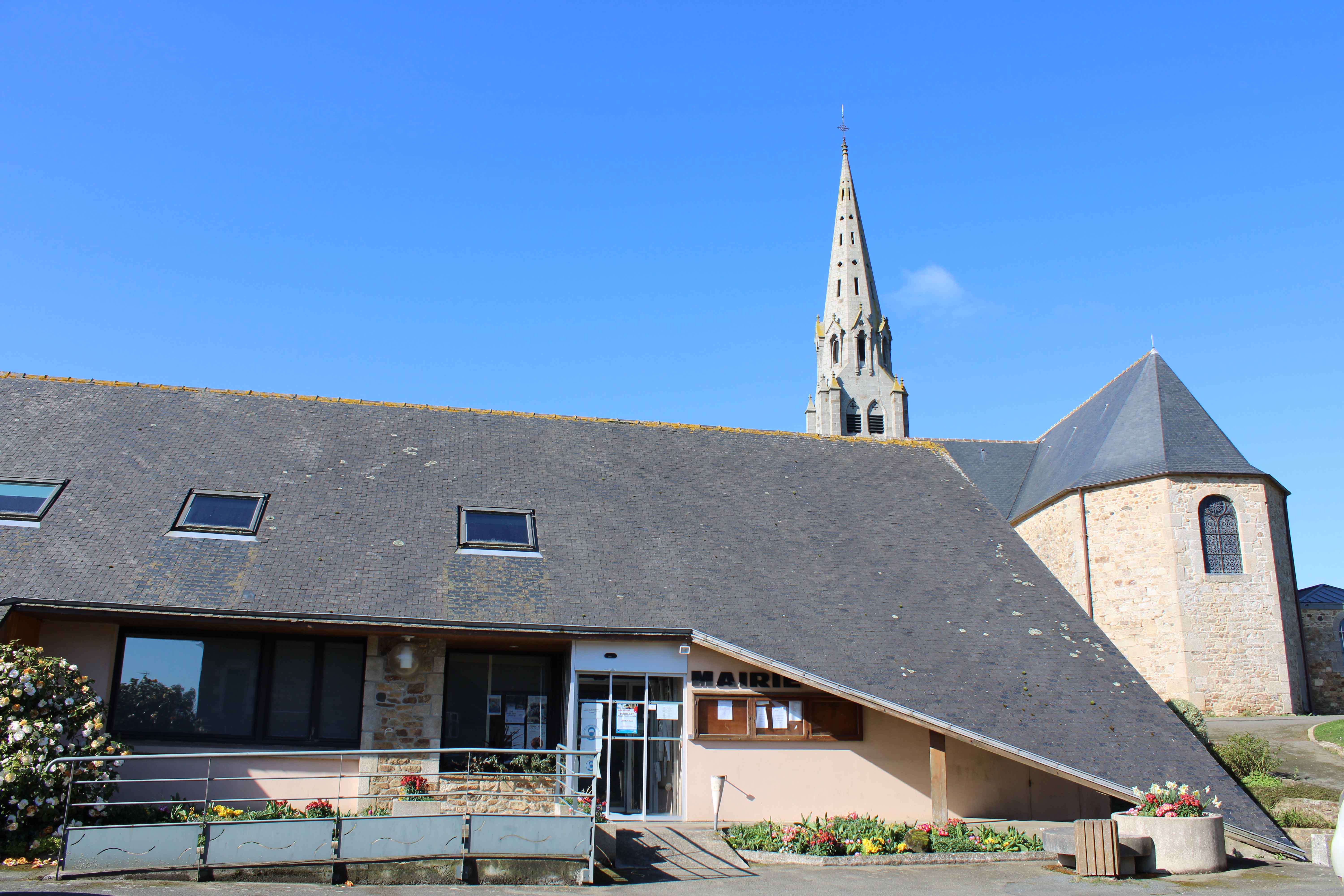 MAIRIE PLOUAGAT.jpg