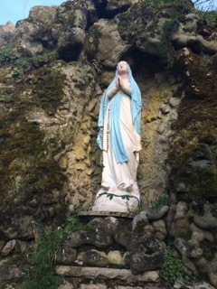 Vierge et la grotte 2.jpg