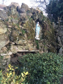 Vierge et la grotte.jpg