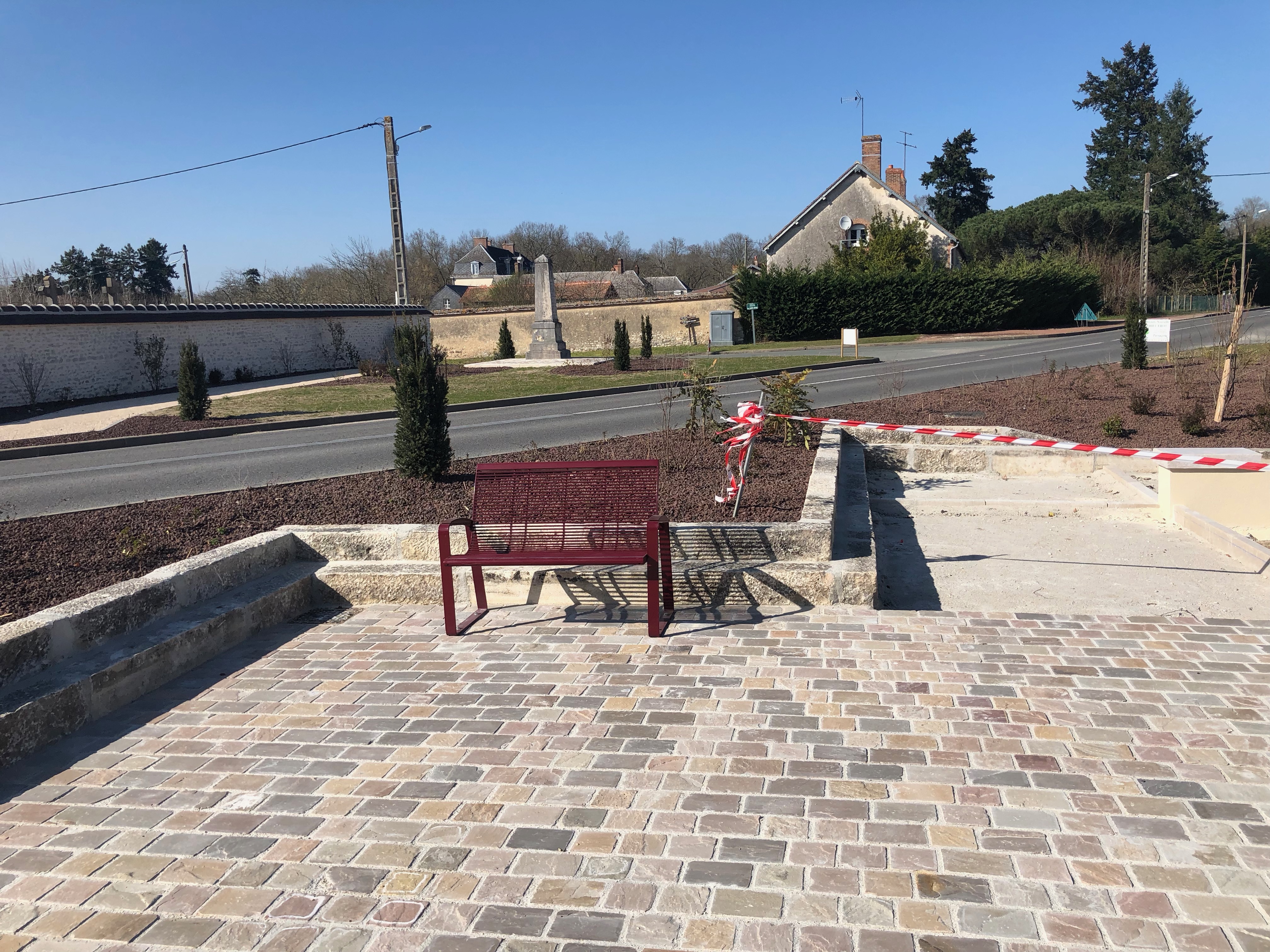 Place de la Mairie Commune de Lombreuil