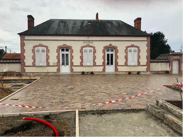 Place de la Mairie Commune de Lombreuil