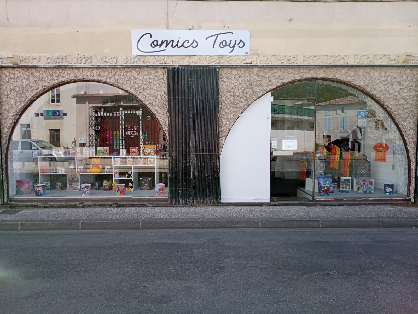 ComicsToys Façade boutique.jpg