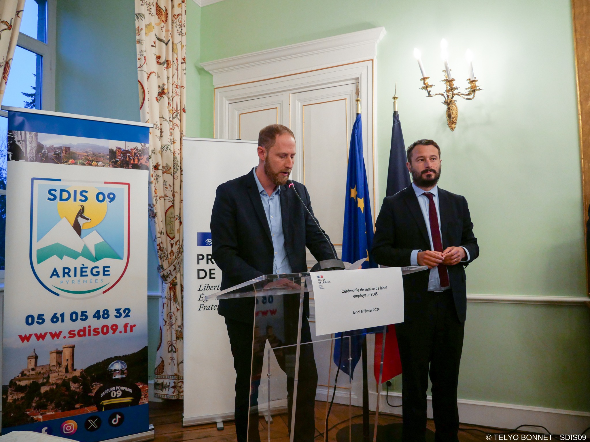 Cérémonie de remise.jpg