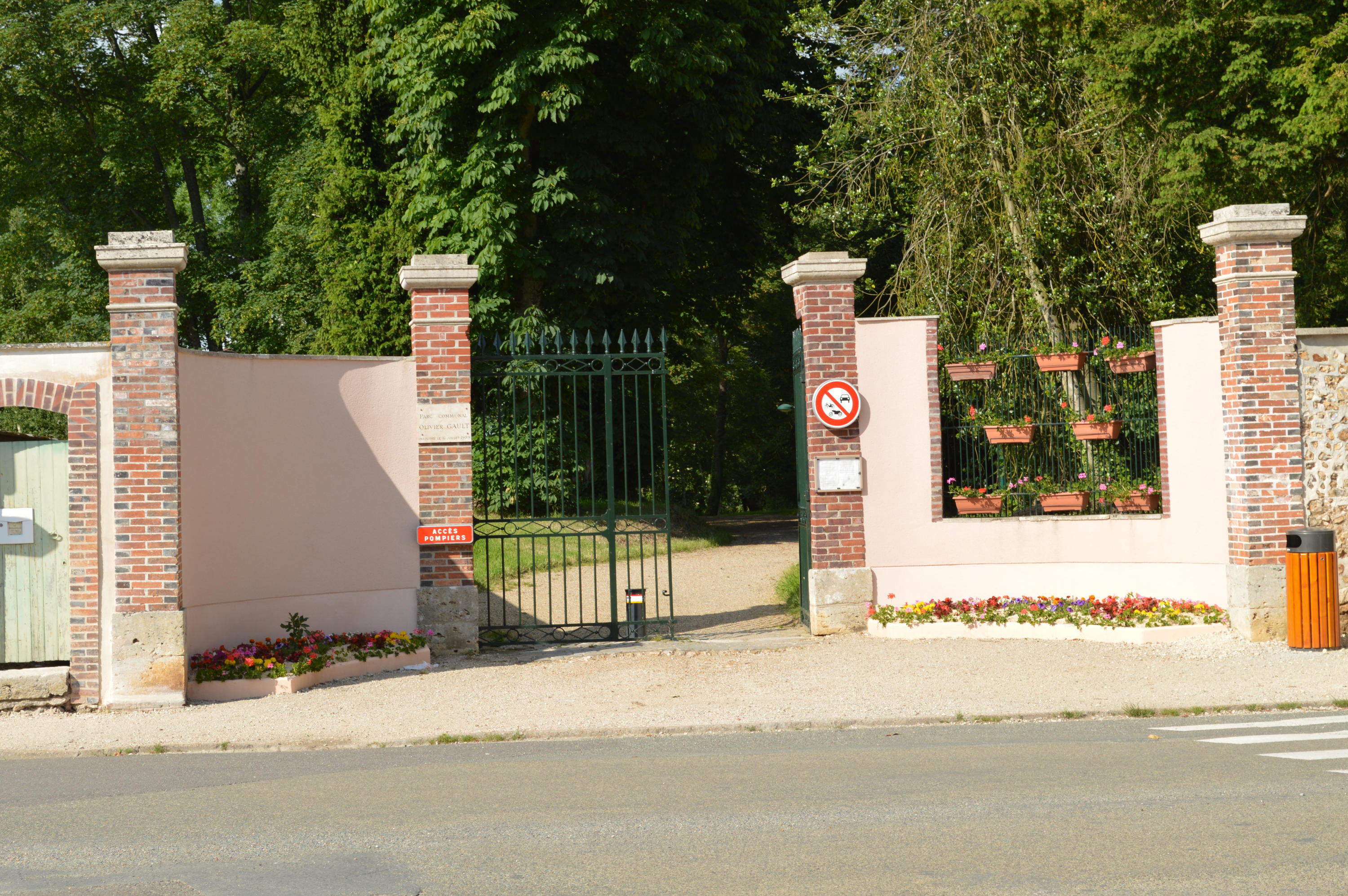 Entrée Parc-.jpg