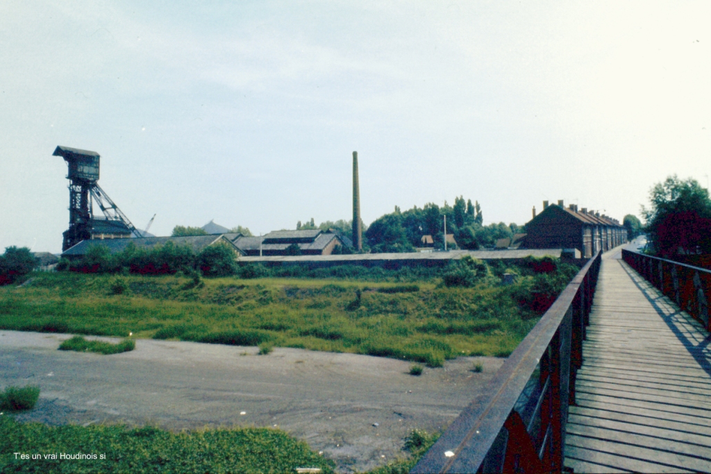 Fosse 7 années 80 passerelle complète d 20 09.jpg
