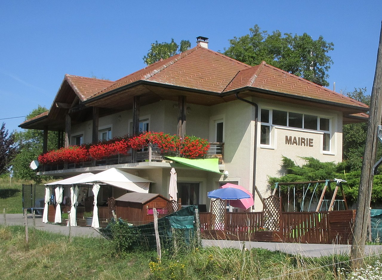 mairie de meyrieux trouet.jpg