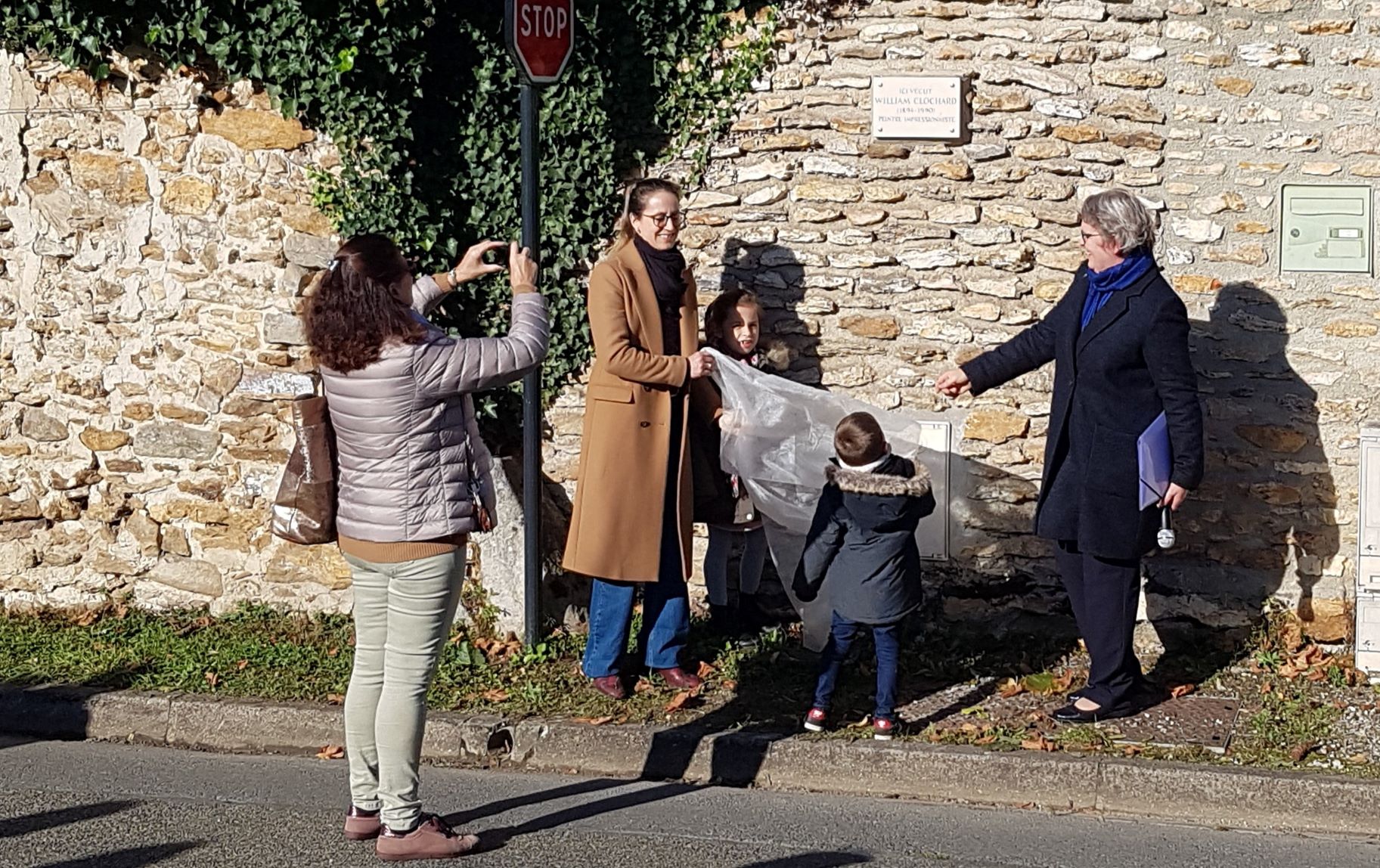 Dévoilement de la plaque commémorative par Edwige Krob.2 site.jpg