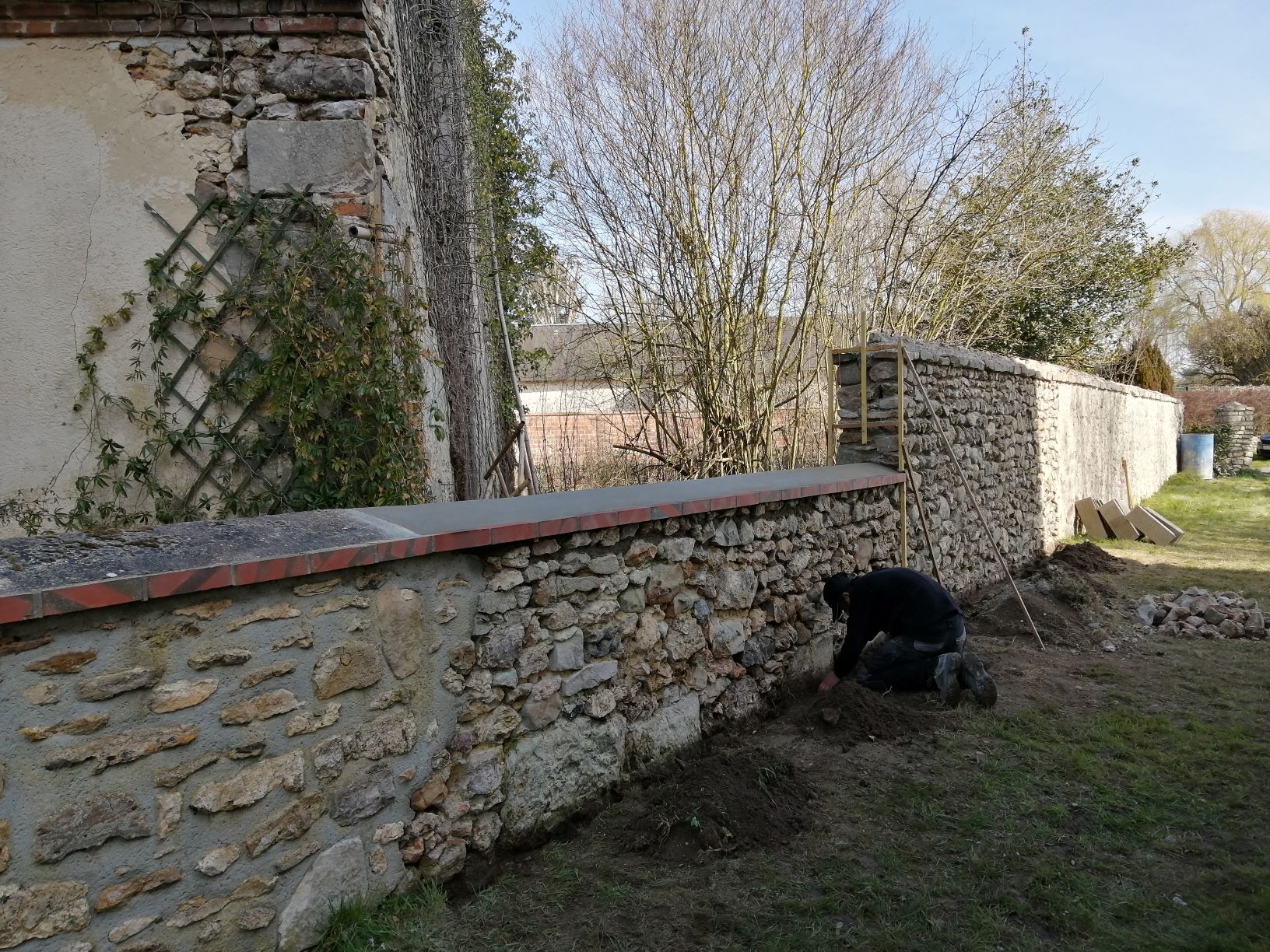 travaux mur église reduite.jpg