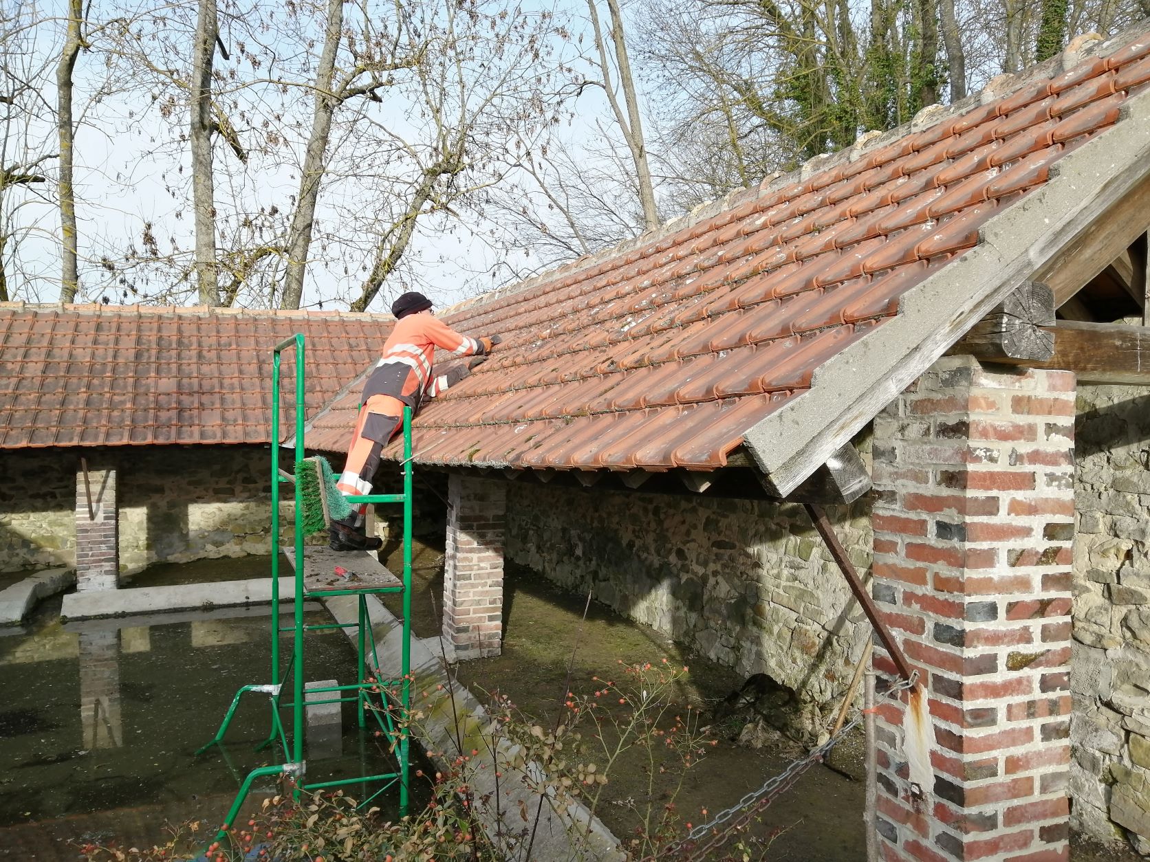 toiture lavoir mars 2021.1redim.jpg