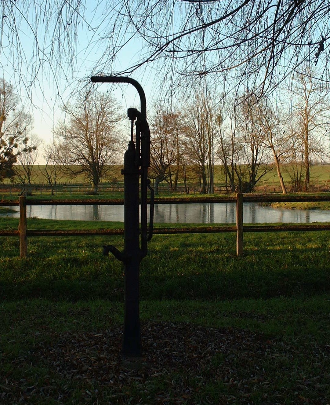 pompe lavoir2.jpg