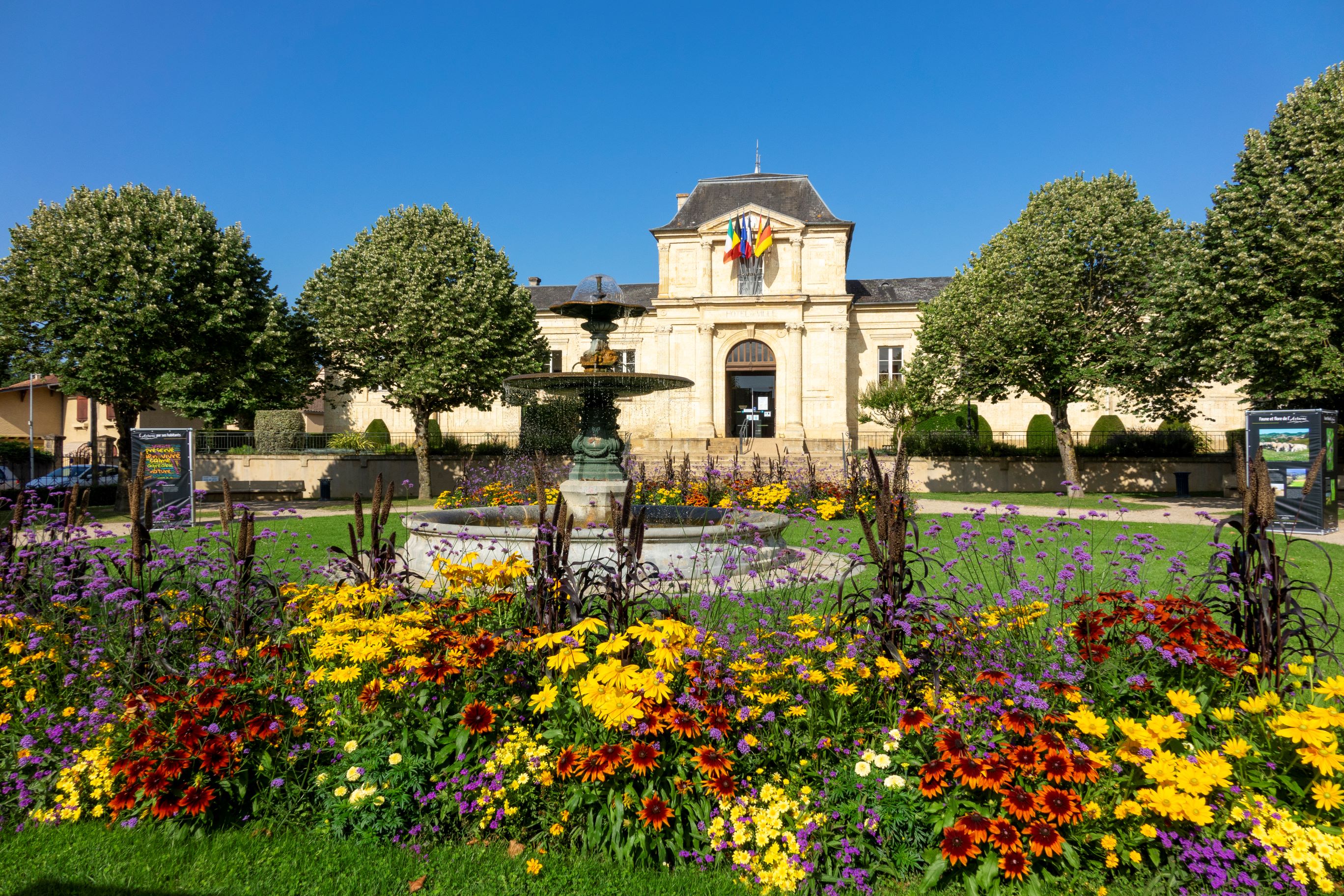 Mairie Mirande.jpg