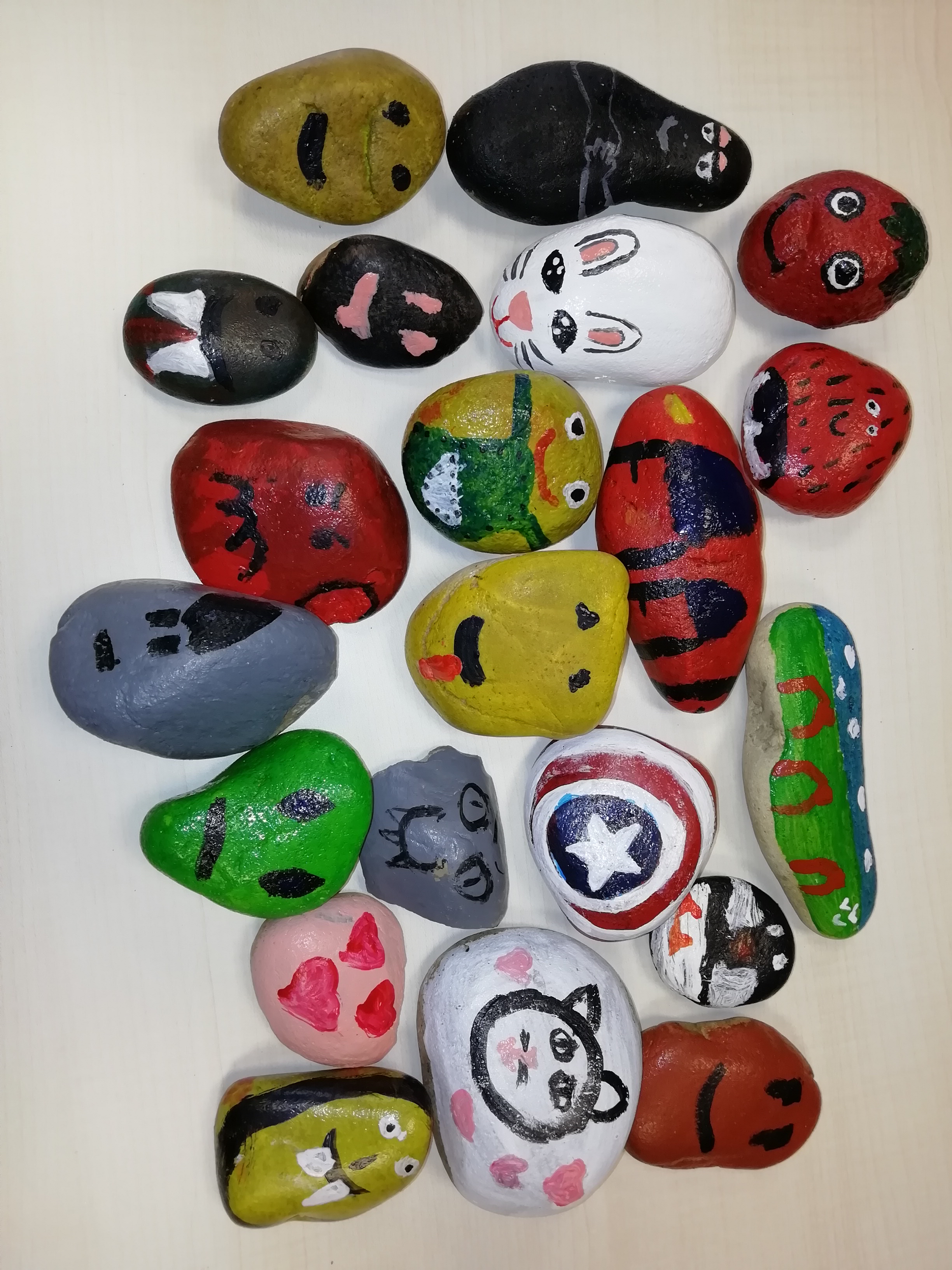 Galets peints divers - 1.jpg