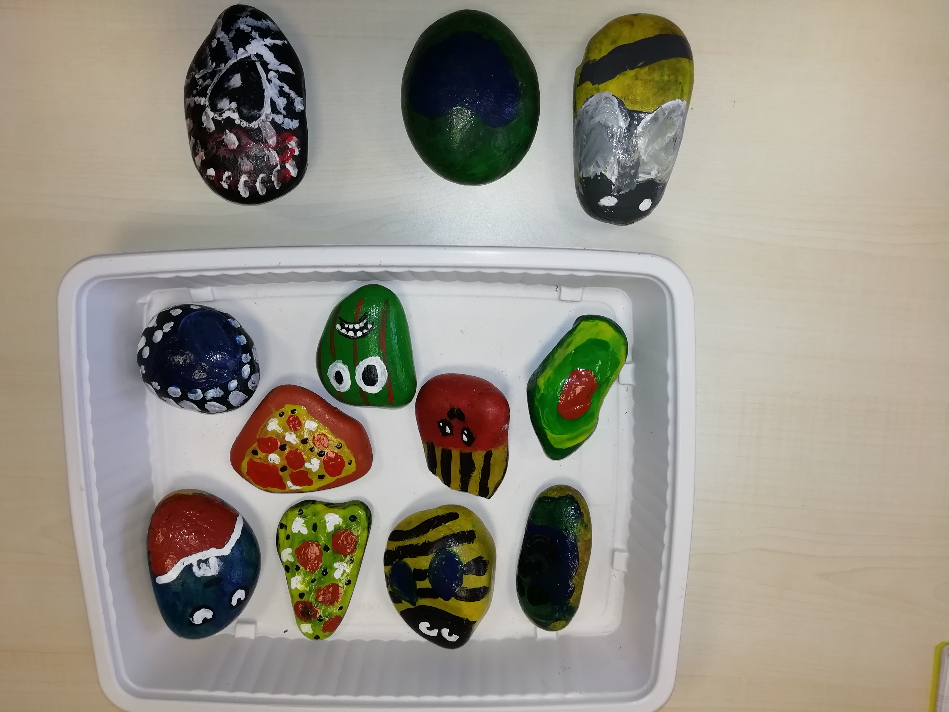 Galets peints divers - 2.jpg