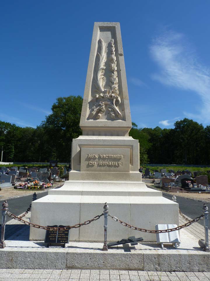 monument 18 oct griffonnes.jpg