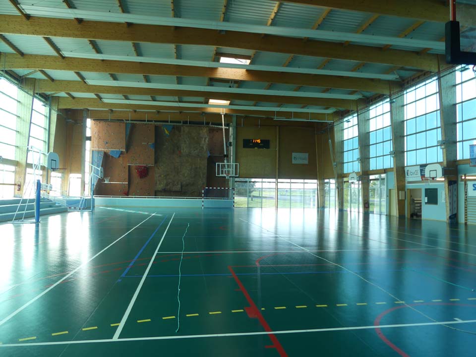 Gymnase Hautes Varennes _intérieur_.jpg