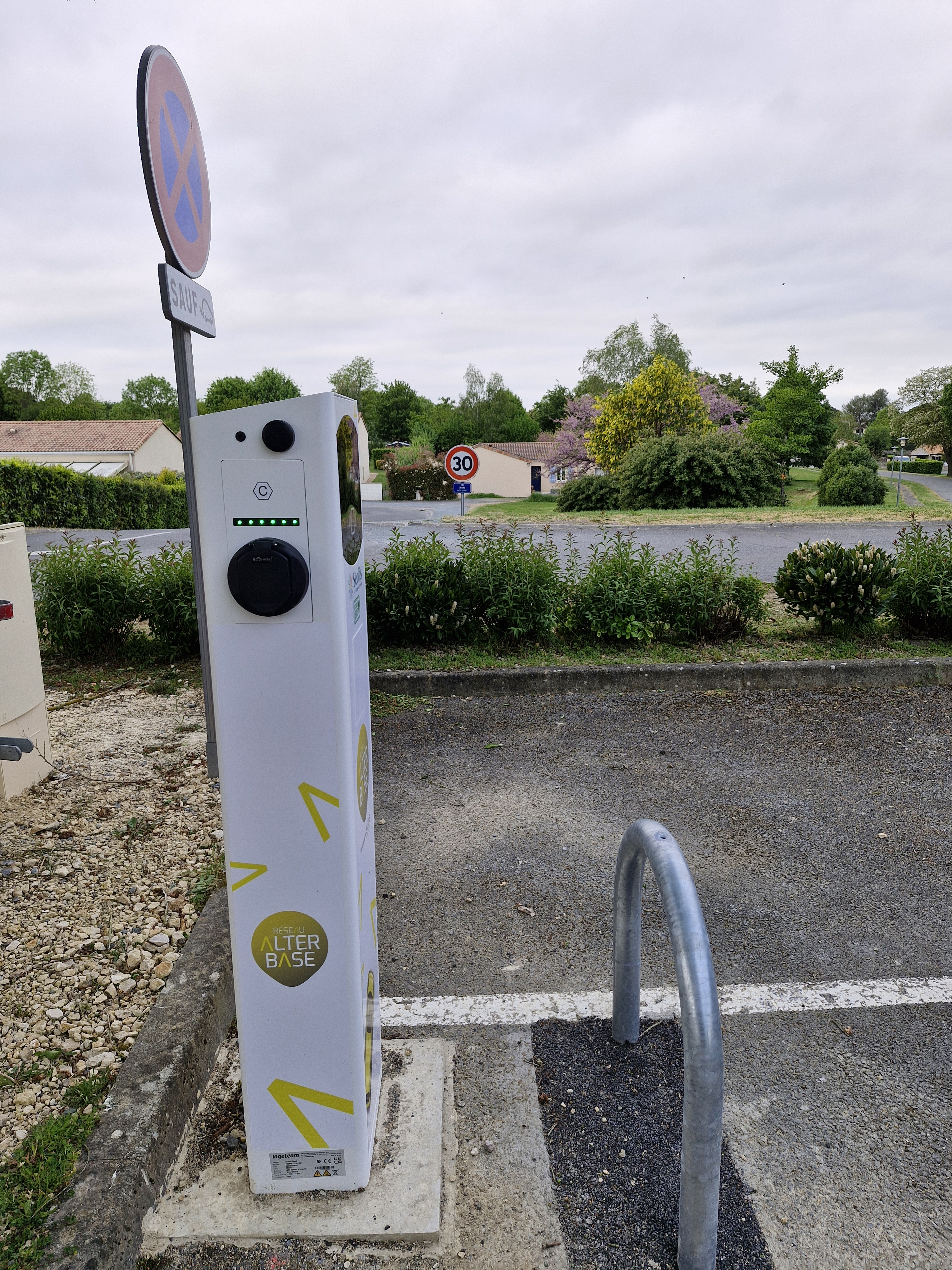 Borne électrique 1.png