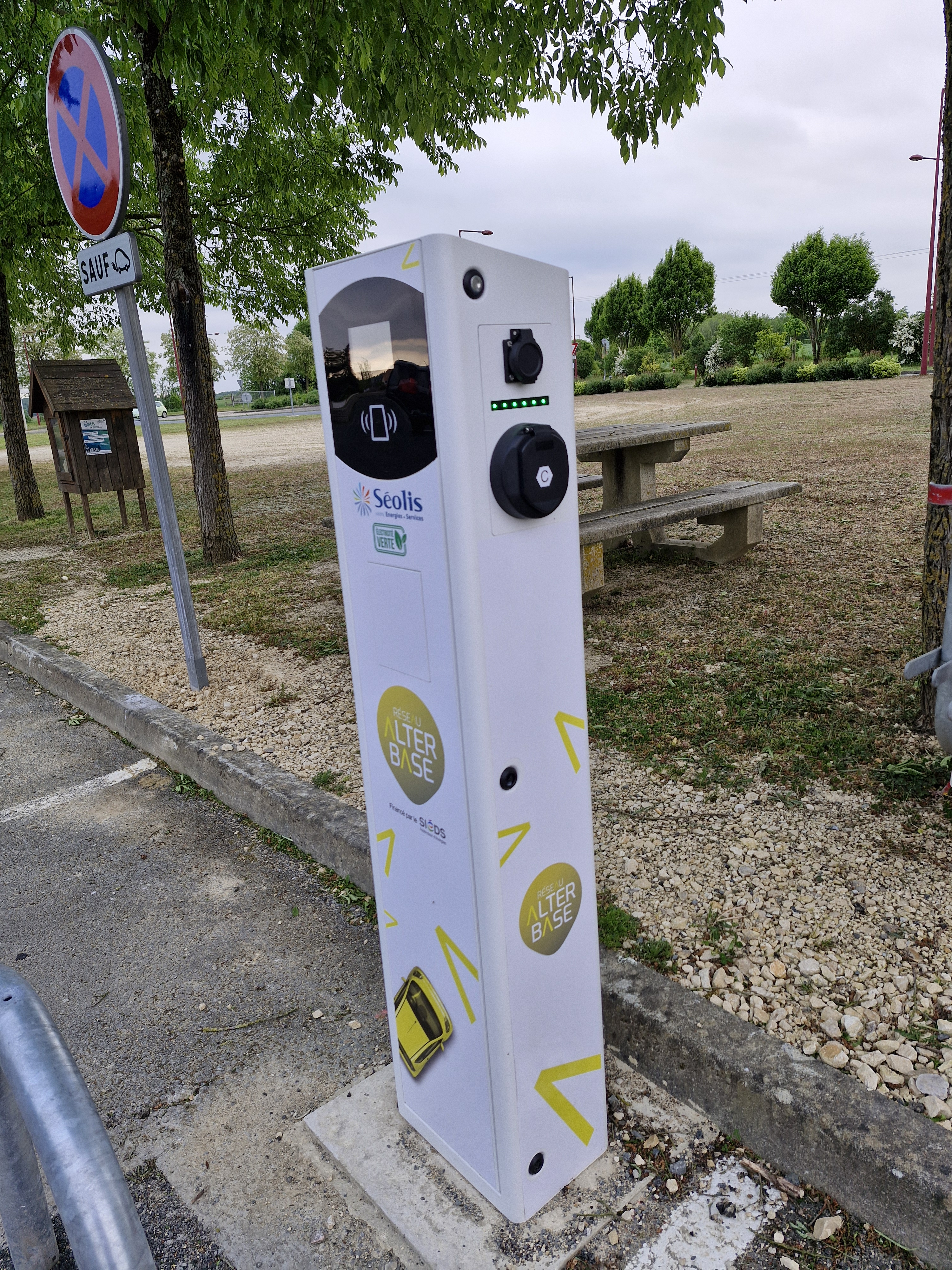 Borne électrique 3.png