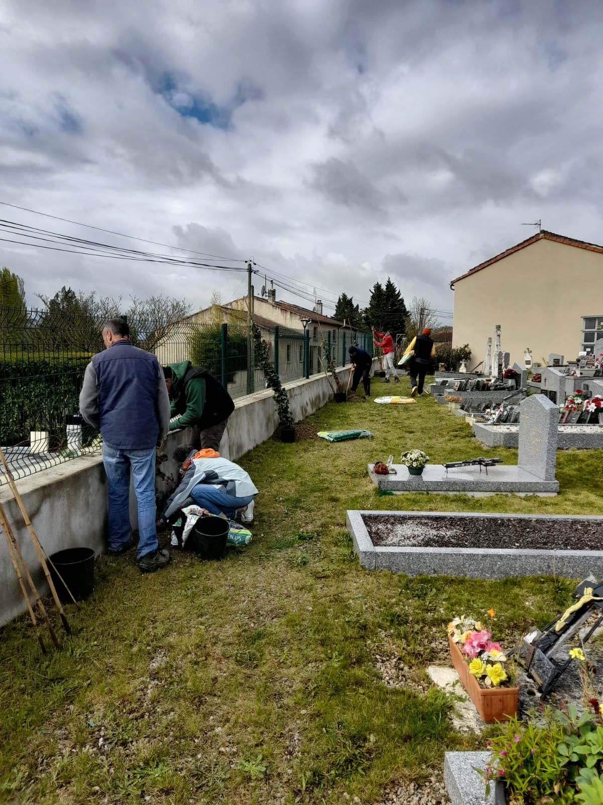 Embellissement du cimetière - 09-04-22 _1_.jpeg