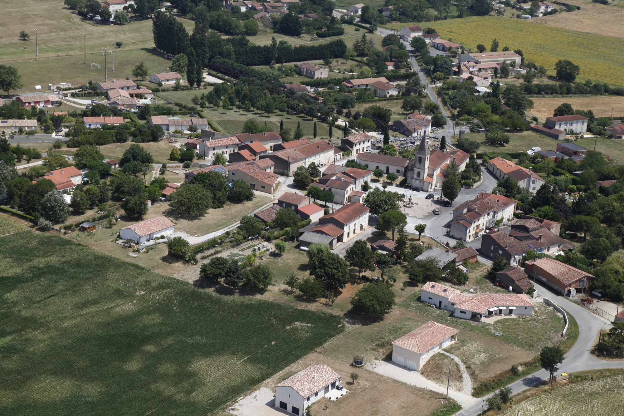 Fréjeville - Village 1.jpg