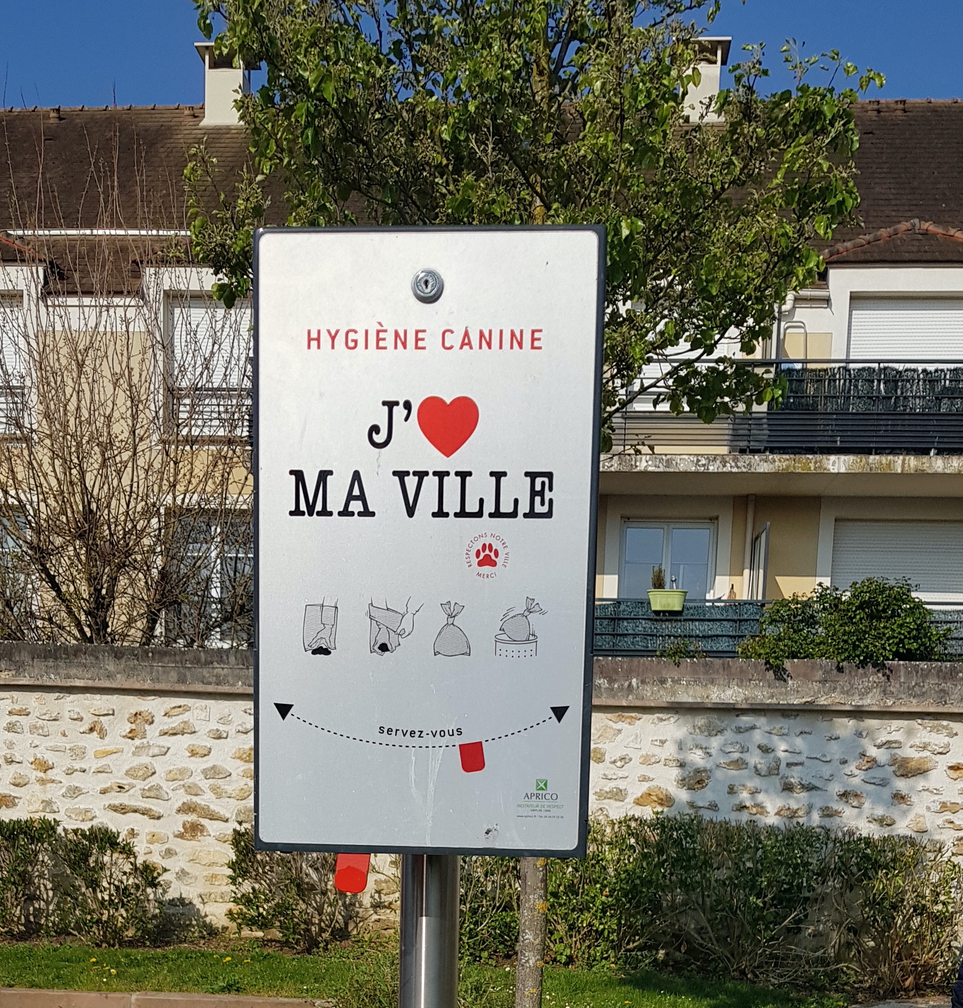 Bien vivre ensemble - Distributeurs de sacs à chiens 2.jpg