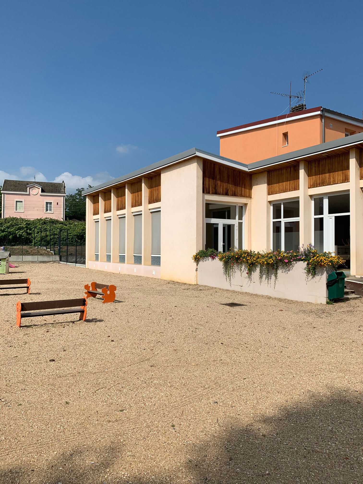 L'école primaire Jules Pinsard Commune de CrêchessurSaône