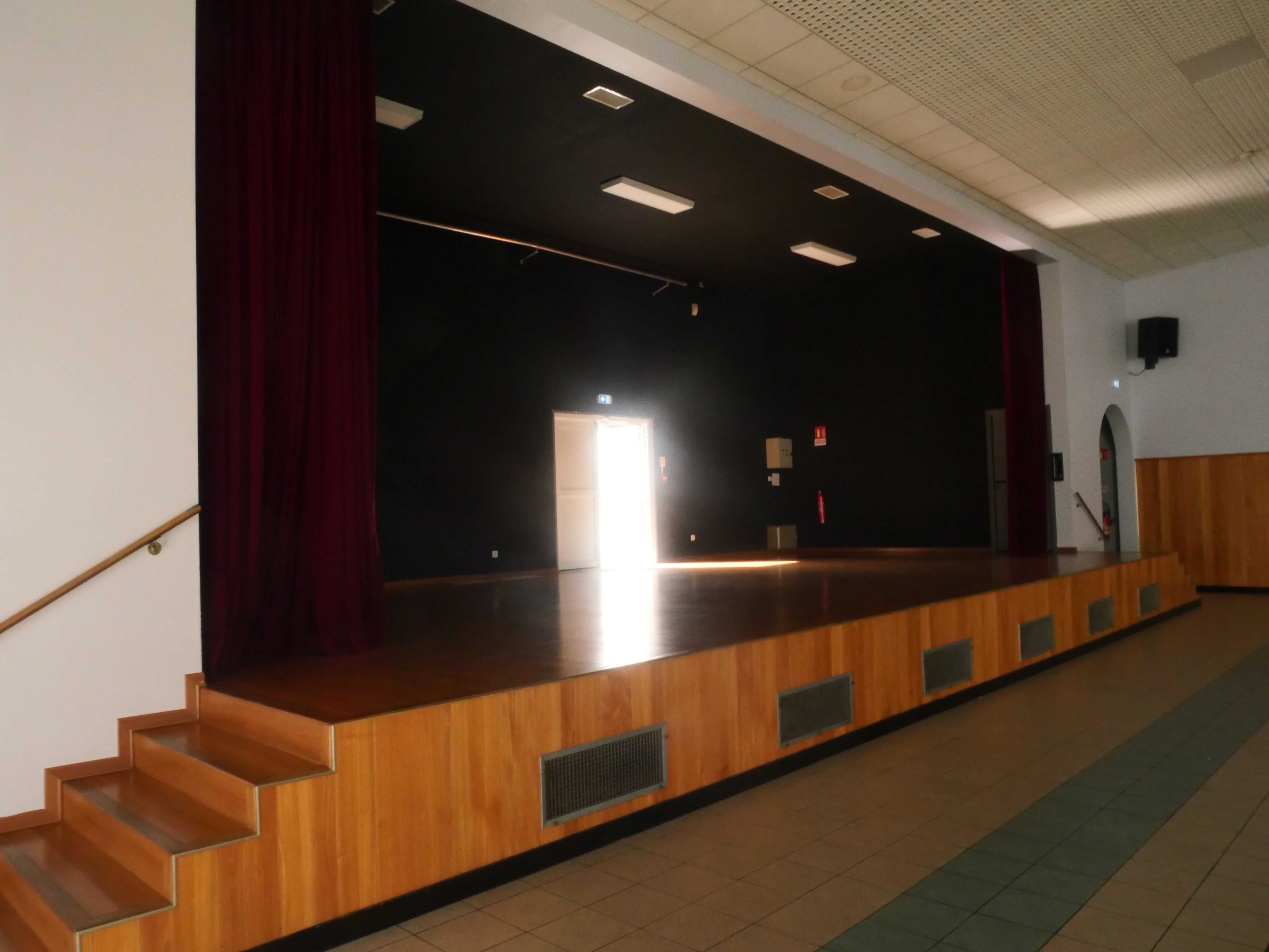 salle Agora _2_.JPG