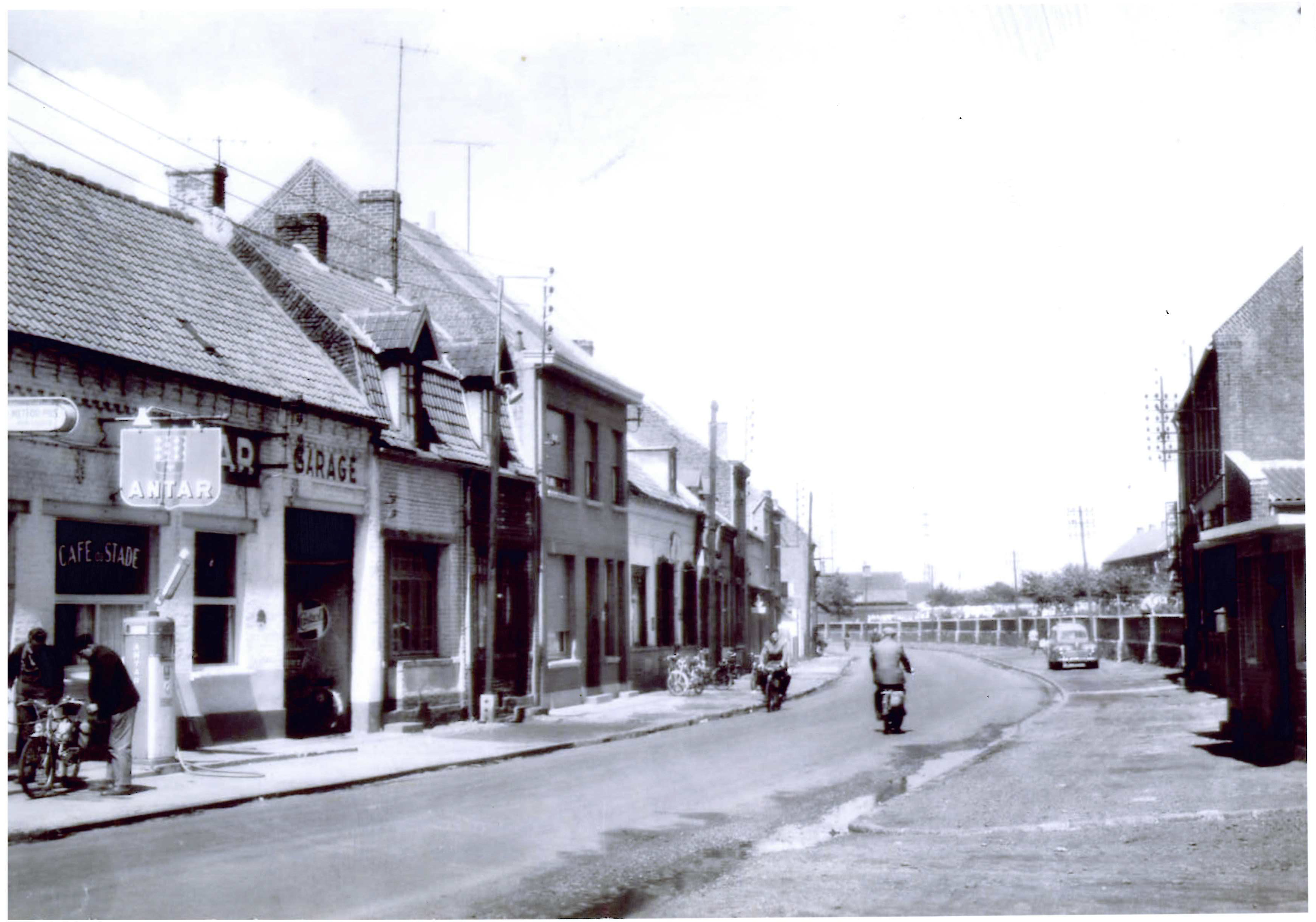AV-Drocourt Mines route d_Arras - hénin-café.jpg
