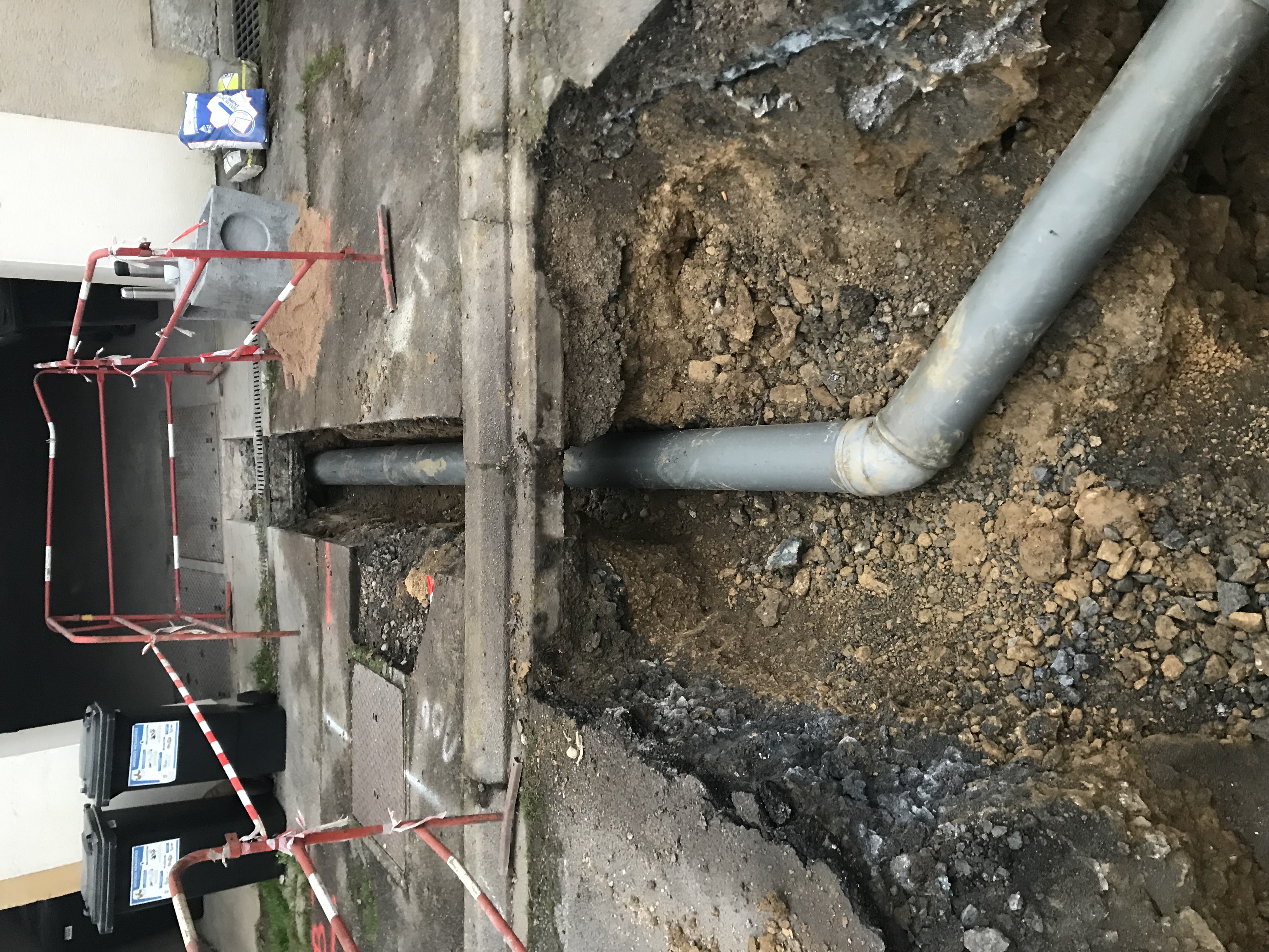 Assainissement pose de canalisations.jpg