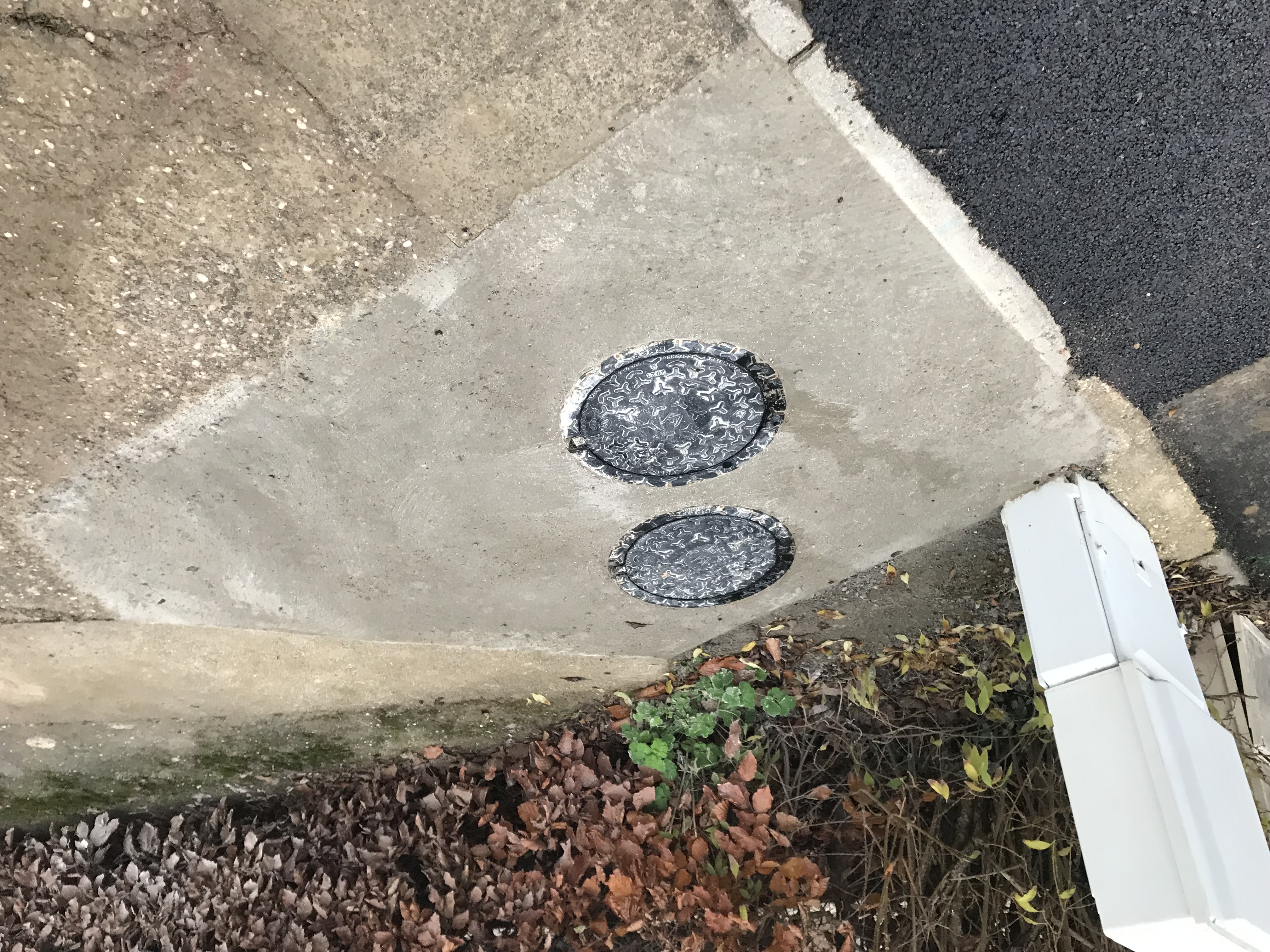 Assainissement pose de tampons.jpg