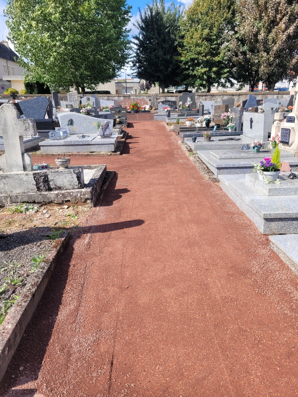 Allée cimetière 2.jpg