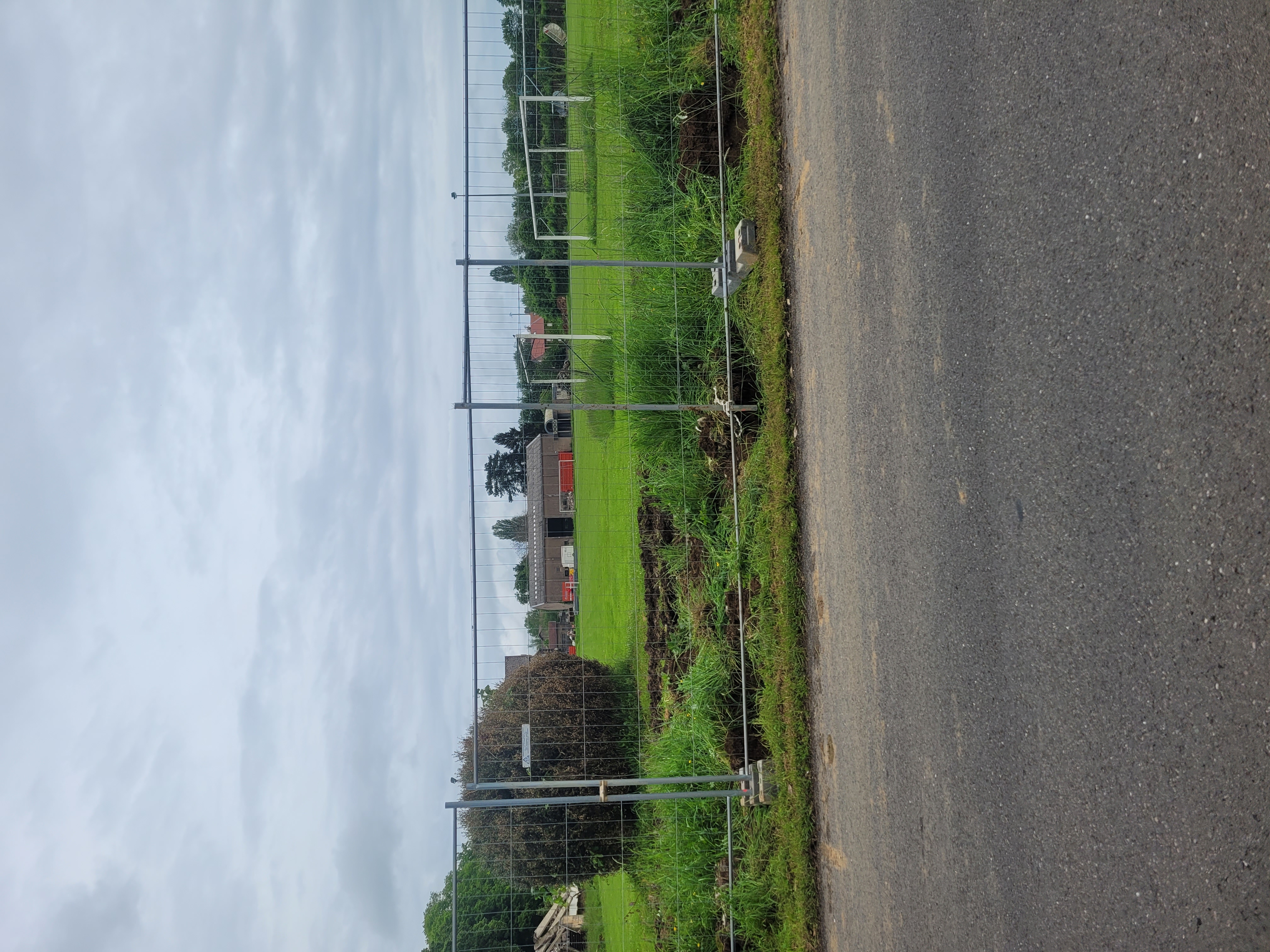 Cloture côté maternelle.jpg