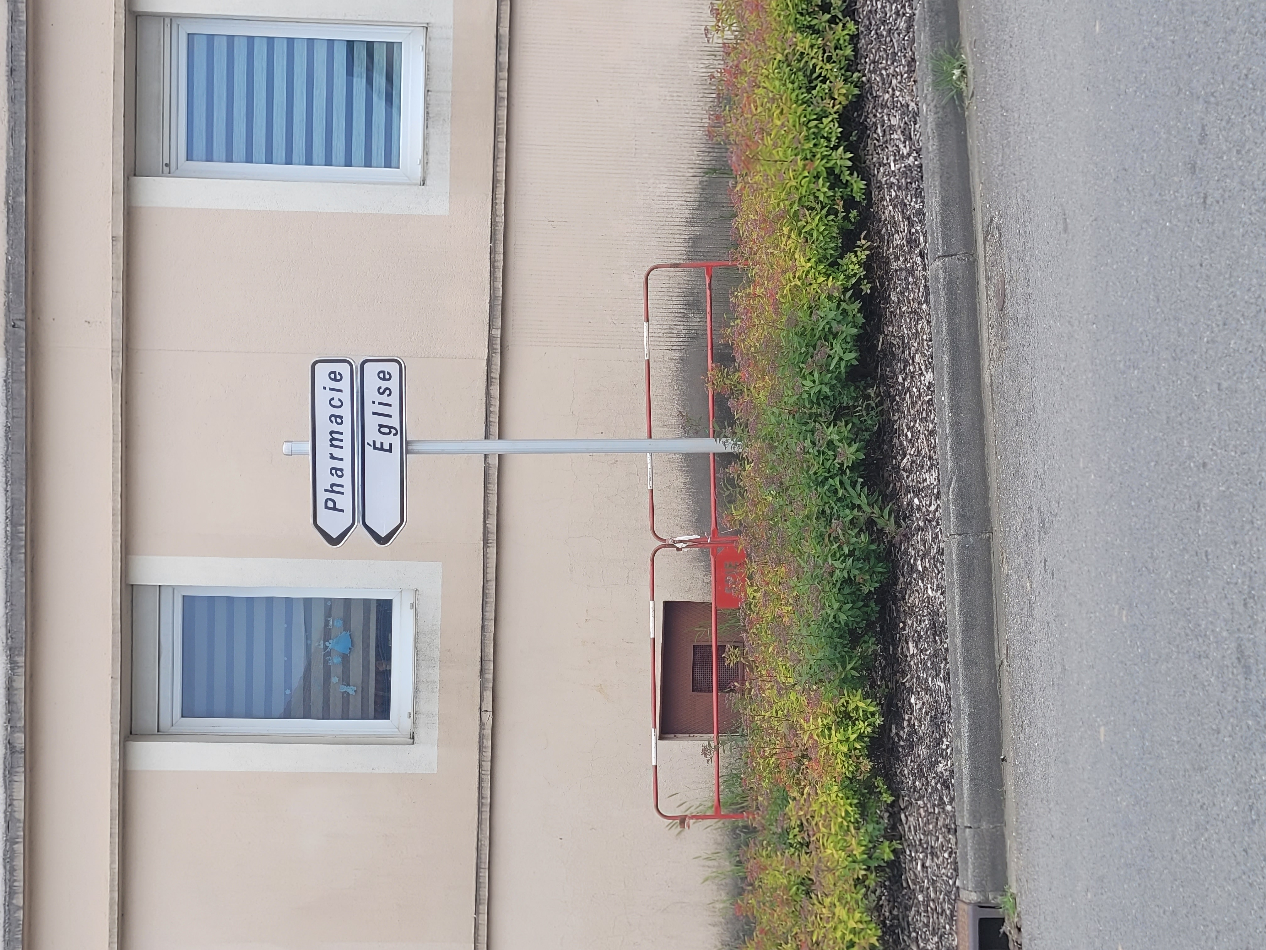 Panneau Eglise Pharmacie.jpg