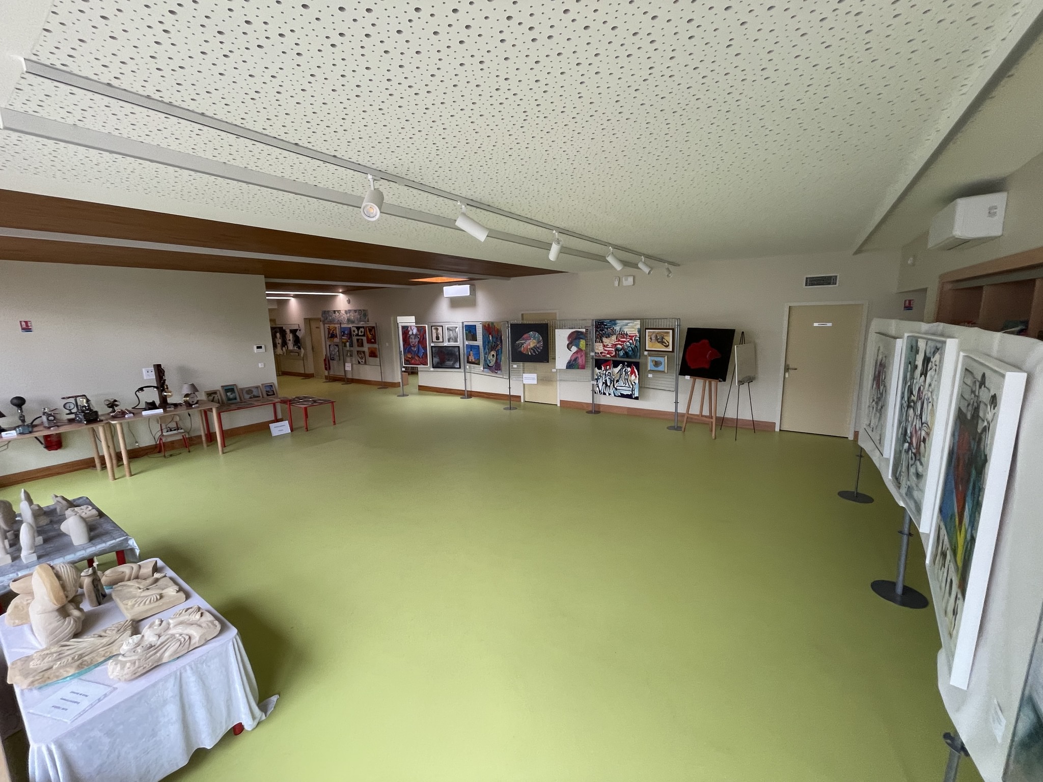 Exposition d_artistes locaux 3.jpg