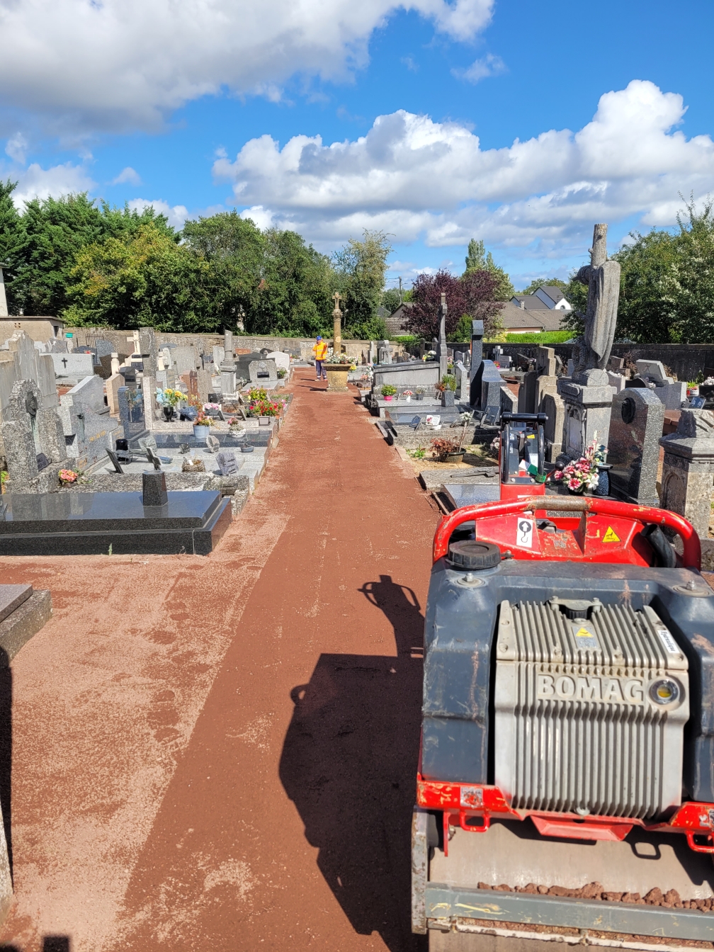 Allée cimetière 3.jpg