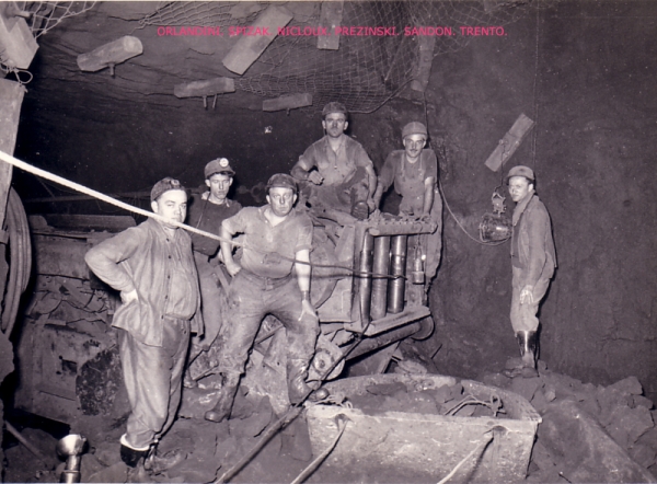 Les ouvriers au fond de la Mine.jpg