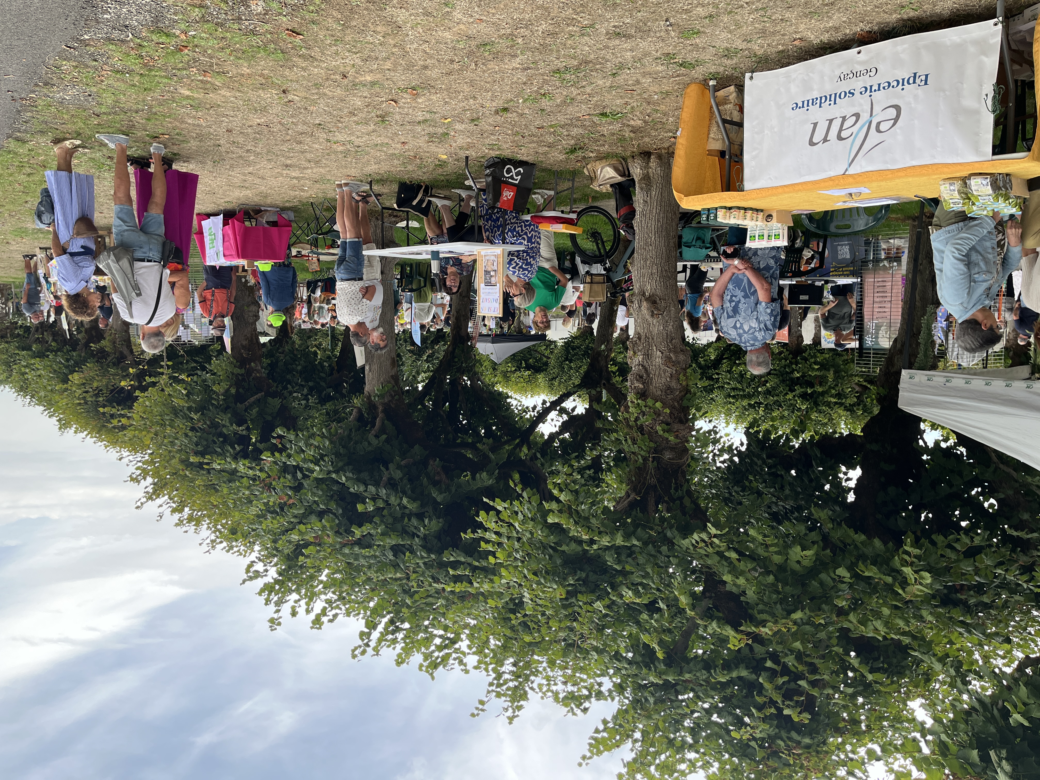 FORUM des Associations foule.jpg