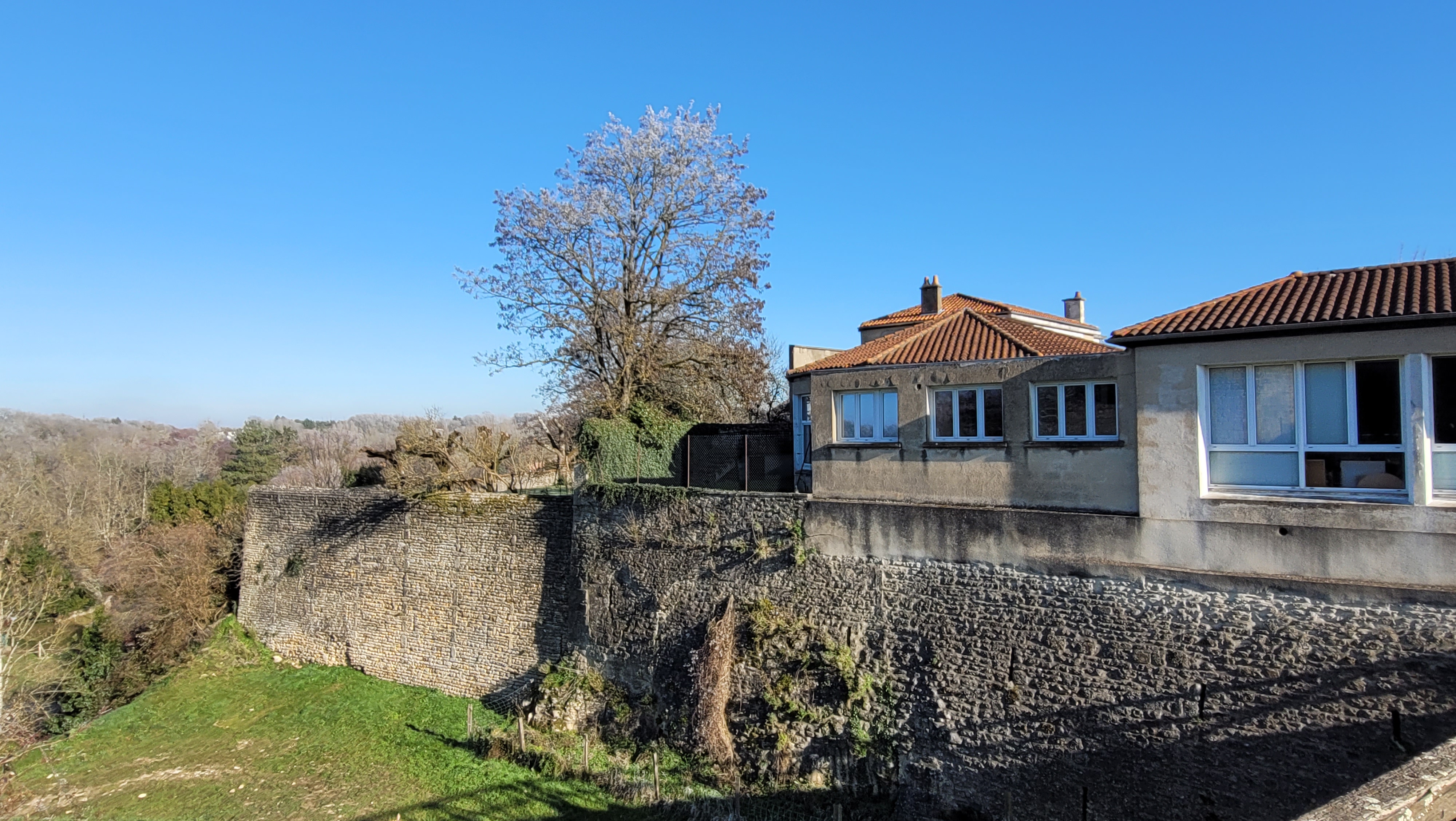 Gencay paysage vu du vieux chateau  école maternelle 2025 _1_.jpg