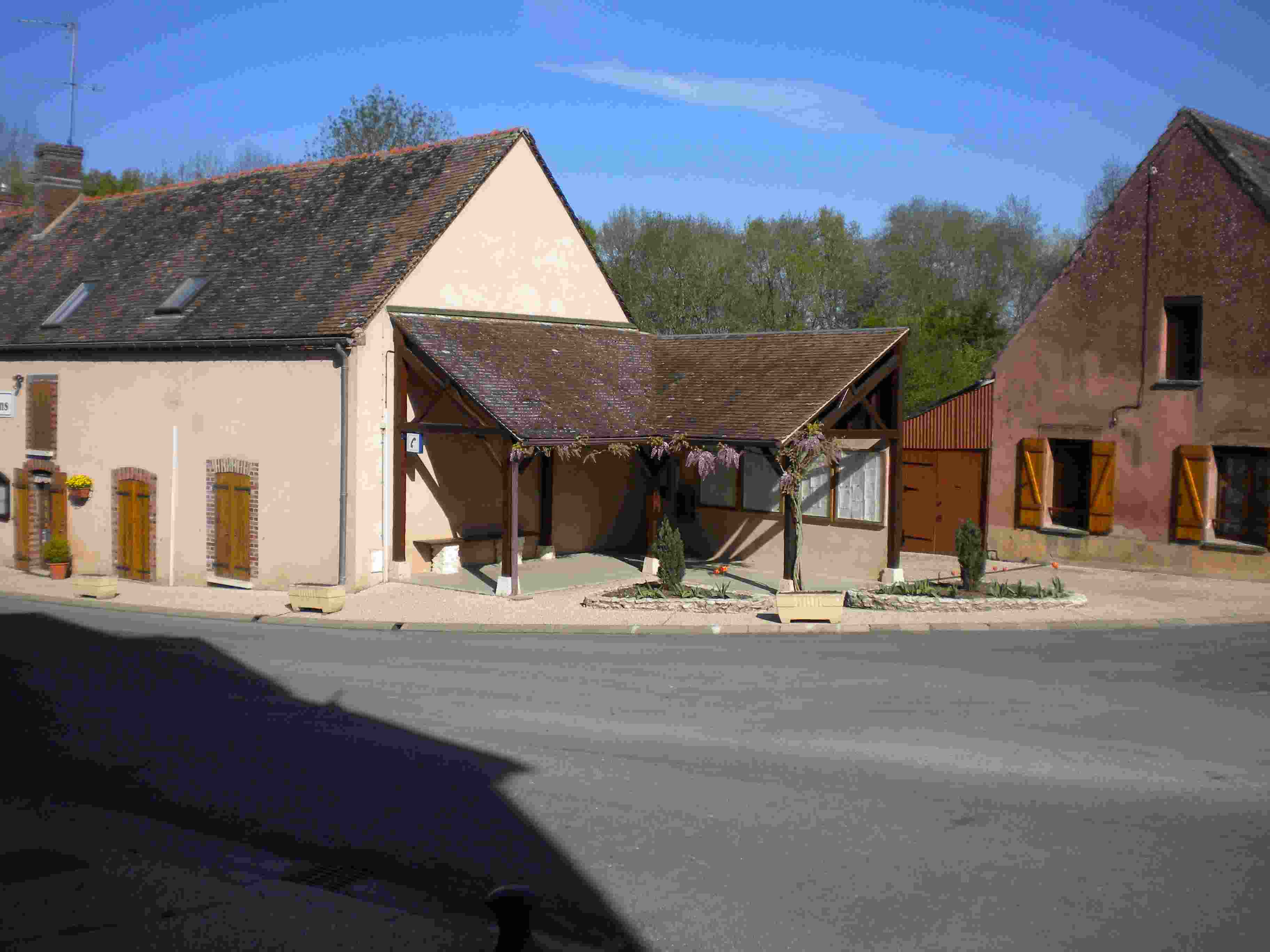 Rue devant mairie.jpg