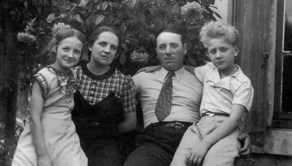 Marie et Octave Nocquet et leurs enfants Ghislaine et Norbert.jpg