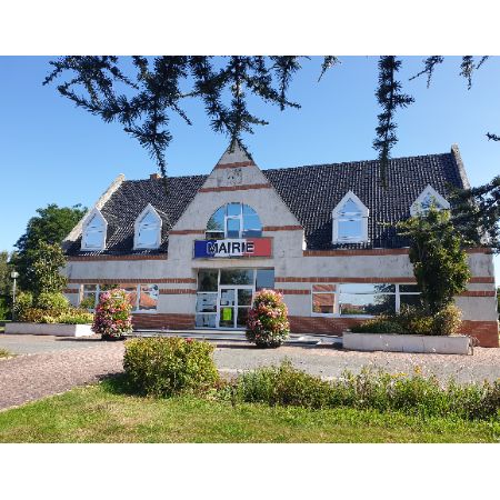 Mairie prise cote droit ciel bleu.jpg