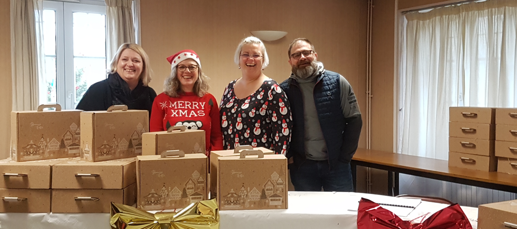 Distribution des colis de Noël à nos ainés