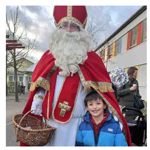 Saint-Nicolas rend visite aux enfants