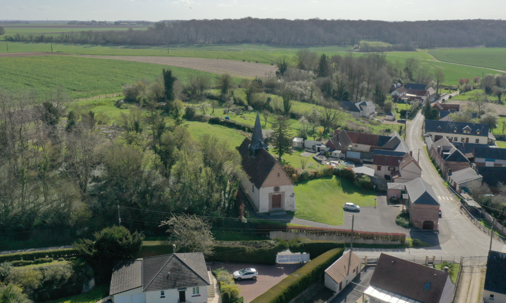 Mairie: 03 44 81 71 44