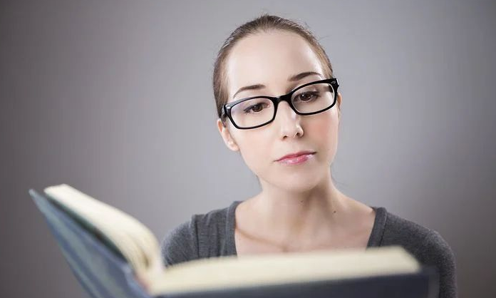 "Lire, c’est vivre en pleine lumière." Michel Saint-Denis.