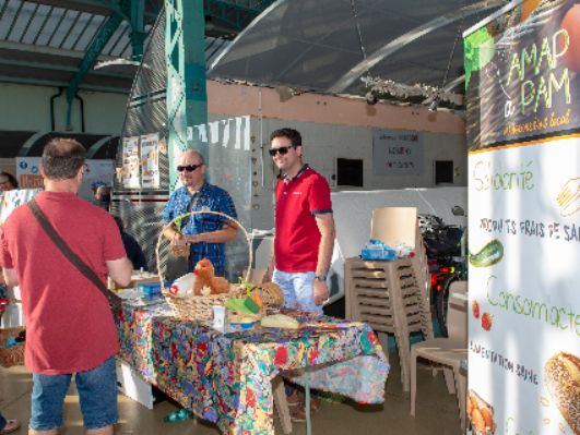 Le Marché bio place Saint Antoine est devenu le rendez-vous des amateurs du Bassin.jpg